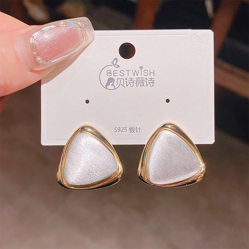 Bông tai nữ trơn xướt mix màu VÀNG BẠC tam giác cao cấp, Bông tai đi tiệc thanh lịch, sang trọng, Hoa tai nữ đẹp, phụ kiện thời trang độc đáo đi tiệc sang trọng B4968