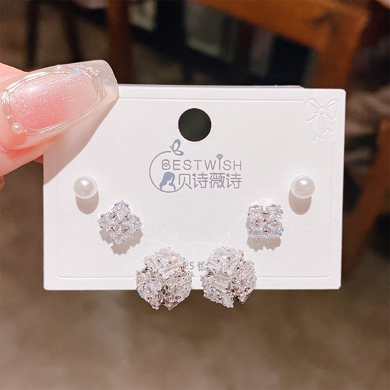 Bộ 3 đôi hoa tai KHối hình học mix cỏ 4 lá và ngọc nhí đá zircon xi bac 925 cao cấp, hoa tai nhí sát tai thiết kế Hàn quốc, tinh tế, thanh lịch, Hoa tai đi tiệc sang trọng, quà tặng ý nghĩa độc đáo B4926