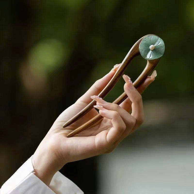 Trâm tóc gỗ đàn hương xanh Xiaohe, Hình dáng lá SEN ưu điểm mẫu gỗ thanh nhẹ, bền, mùi hương tự nhiên tinh tế, phụ kiện tóc nữ đẹp, quà tặng ý nghĩa B5308